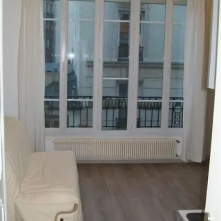 A 2 Pas De Montmartre Paris